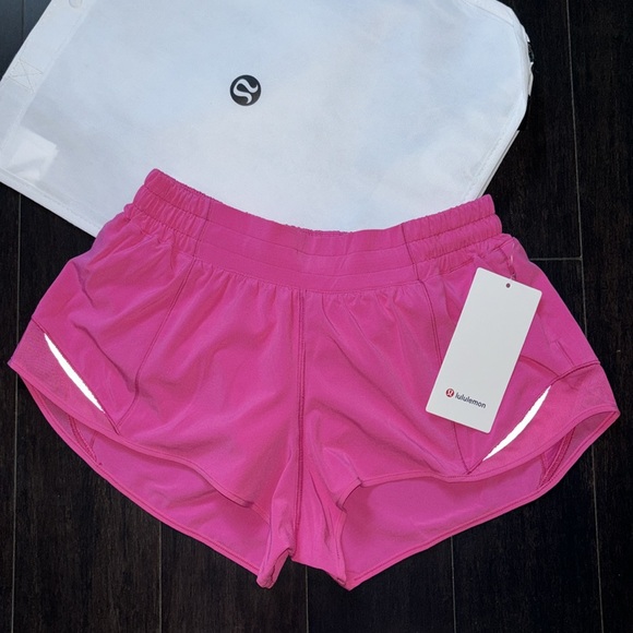 LULULEMON HOTTY HOT LR SHORTS 2.5” SONIC PINK SZ 8 NWT - Picture 2 of 6